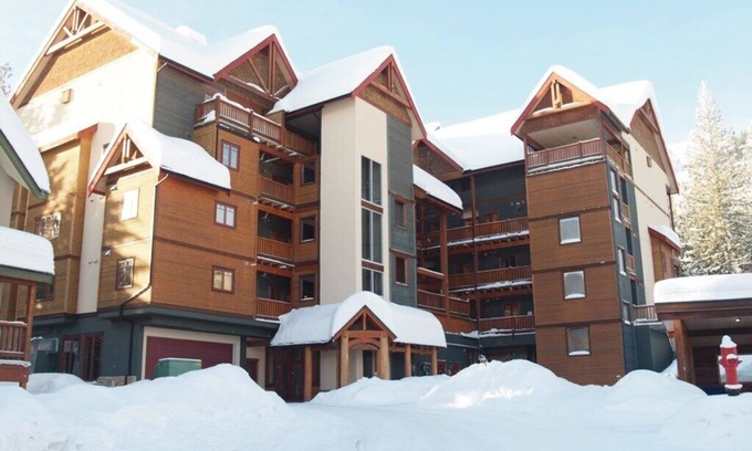 Rossland Condo | Very nicely appointed 3 Bedroom, 2 Bath Condo. Sleeps 8