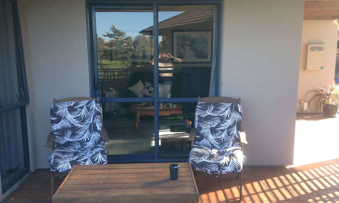 Papamoa Beach House | Very private 1 bedroom modern flat bordering reserve in very quite cul-de-sac