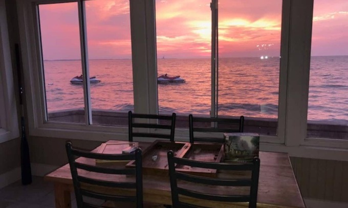 Gypsum House | Very private, waterfront, 1 acre, family friendly