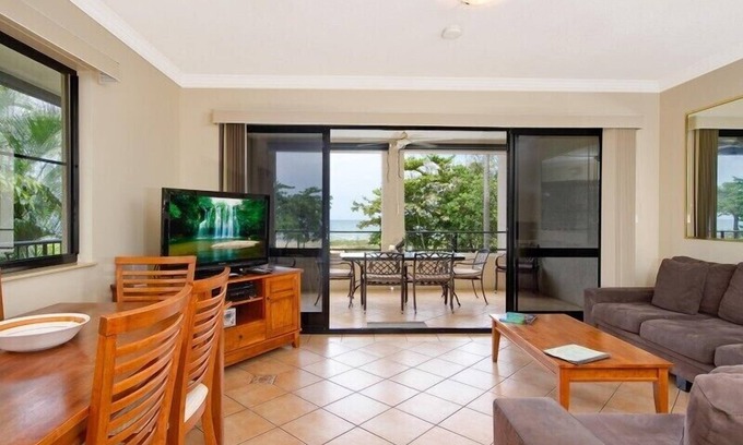 Yorkeys Knob Apartment | Very spacious 2 Bedroom Beachfront Apartment in Yorkeys Knob