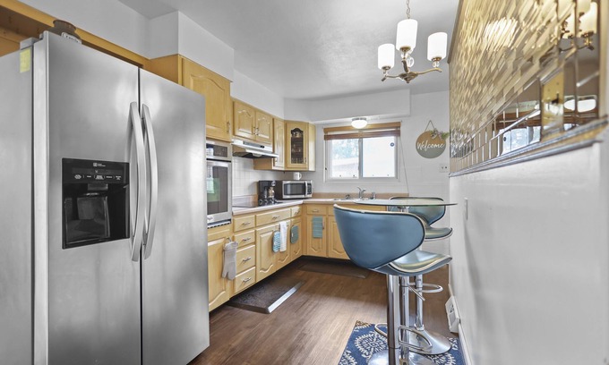 Normandy House | Very Spacious Duplex 7 minutes from ST. LOUIS AIRPORT and METROPOLITAN area!