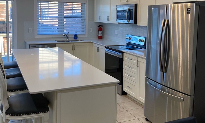 Brampton Apartment | Very spacious & elegant 2000 sqft 3 bedroom townhome.