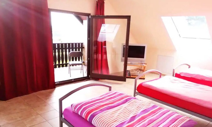 Niederzwehren Apartment | very spacious fitter company family accommodation