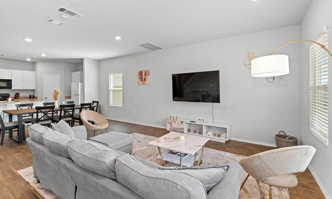 Austin House | Very Spacious - Luxury High End Home - Sleeps 15