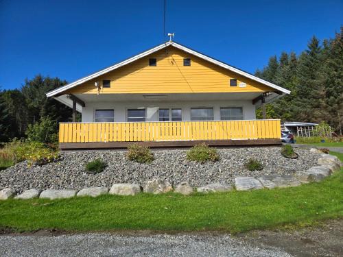 Vigra Hotel | Vestavind hytter og rom AS