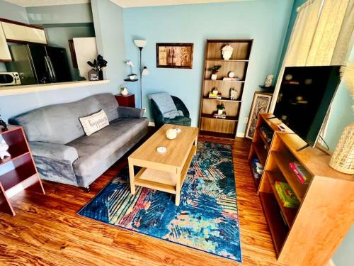 Auburn House | Vet School - Pools Full Kitchen Queen Bed