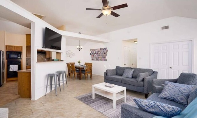 Wetmore House | Veteran owned 3-bdrm king bed by six flags/seaworl