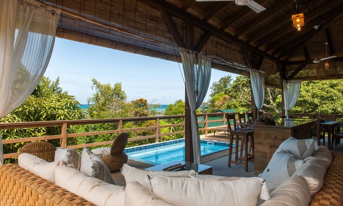 Praslin Island Ski Chalet | Veuve Noire - Private pool + Free Wifi + Outdoor Showers