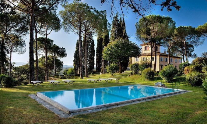 San Casciano in Val di Pesa Villa | Villa Editta: A charming three-story villa situated in the heart of the Chianti region, a few kilometers away from Florence, with Free WI-FI.