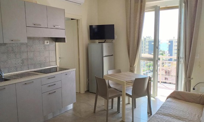 Marina di Andora Apartment | Via dei Mille 1, centrale e vista mare