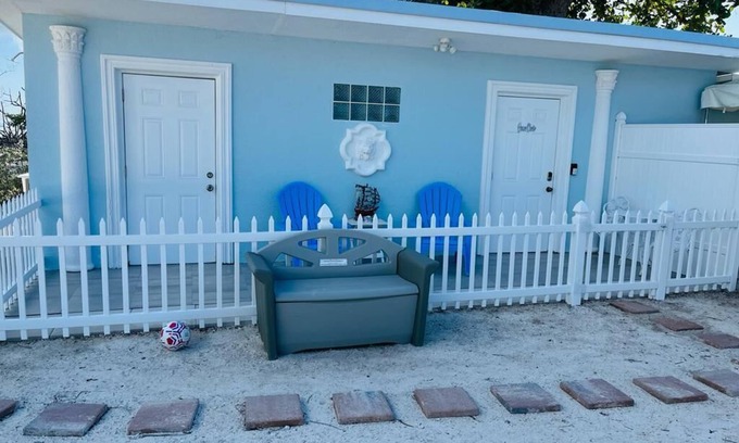 Marathon Cabin | Viamarhe Cabin-Private beach, Kayak, yard games