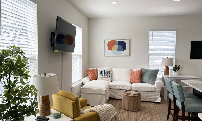 Northeast Virginia Beach House | ViBe District Retreat #2