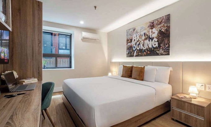 Gay Village Hotel | Vibe King – Heart of Montreal