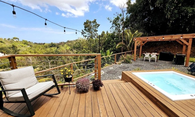 Jaguey House | Vibra Del Campo with a hot tub