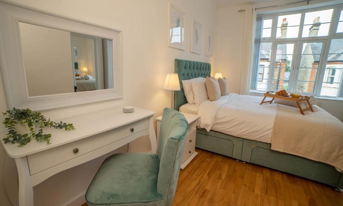 Mill Road Apartment | Vibrant City Centre - KING Bed, Entire Apartment