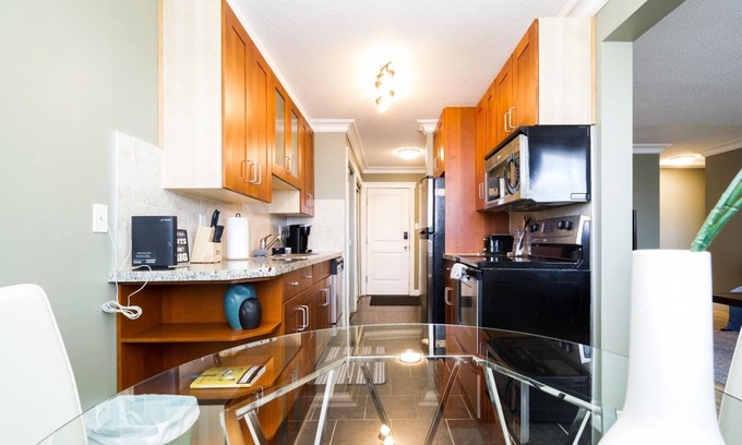 North Central Edmonton Apartment | Vibrant Escapade Bright and spacious one bedroom min to NAIT Great for students
