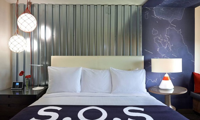 Fisherman's Wharf Hotel | Vibrant Room Close to Wharf, Pier 39 & Tours | Perfect for Romantic Couple Stay