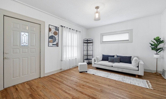 Rosedale Apartment | Vibrant SPACIOUS Group Rendezvous