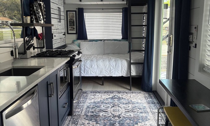 Clermont Villa | Vibrant Tiny Home Adventure in Bustling Clermont!