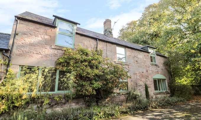 Belford Cottage | VICARAGE COTTAGE, pet friendly, with open fire in Lucker