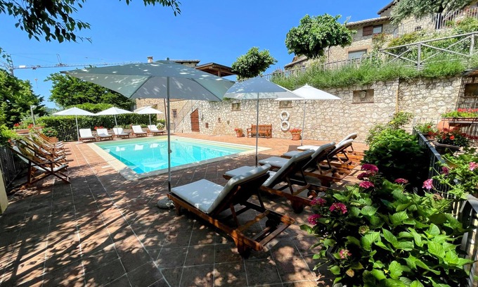 Strettura House | Vicolo with aircon and wifi - sleeps 5 - pool and beautiful views