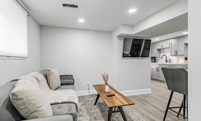 Topham Park House | Victoria Park Residence - Basement Unit