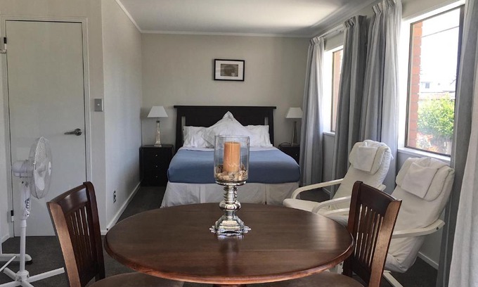 Mount Maunganui Bed & Breakfast | Victoria Road B&B
