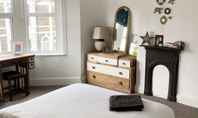 Hanham House | Victorian 2 bedroom house in Redfield St George