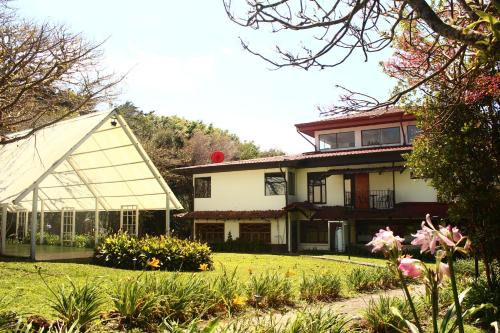 Roble Bed & Breakfast | Victorian House
