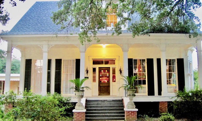 Opelousas House | Victorian Manor in the Heart of Cajun Country. 20 min North of Lafayette