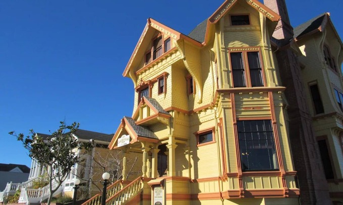 Downtown House | Victorian Mansion at Carter House Inns