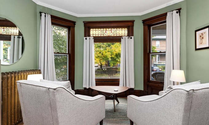 Kingston House | Victorian with Baby Grand Piano