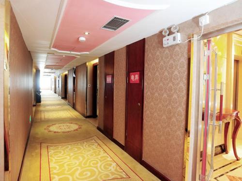 Longhua District Hotel | Vienna Hotel Shenzhen Longhua Qinghu Road