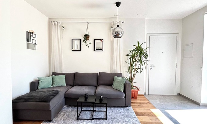 Funfhaus Apartment | Vienna nest central and quiet apartment with balcony and garden, near to metro