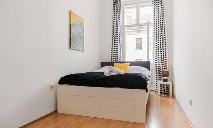 Neulerchenfeld Apartment | Viennese 3BR Apt. Near Wiener Stadthalle & Central