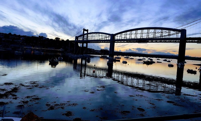 Plymouth House | View of River, spacious balcony, WIFI, Private Parking, Dog friendly, EV point.