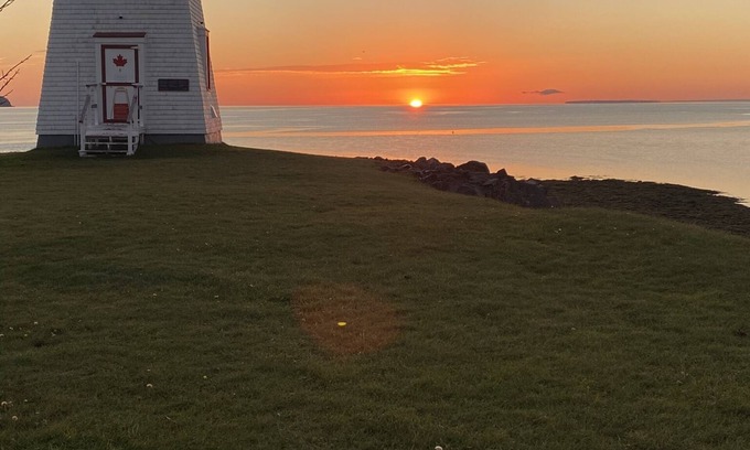 Dalhousie House | View of the beautiful Bay of Chaleur- 3 minute walk to the beach!