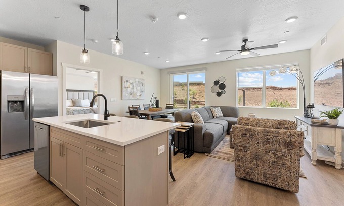 St. George Condo | View to Renew: Desert Color Lagoon + Beaches