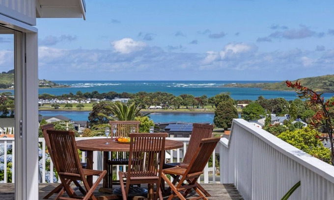 Raglan House | Views, Location + Spa