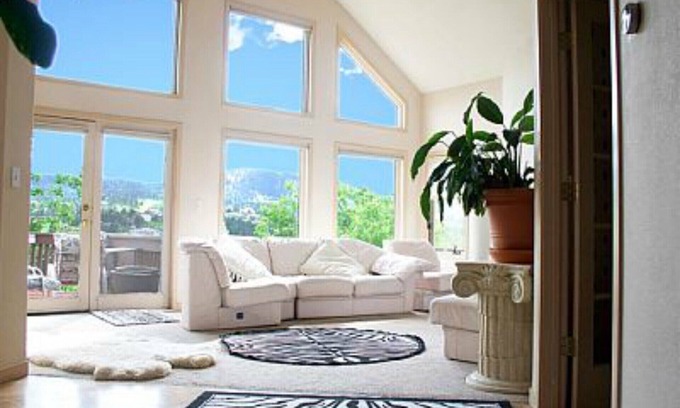 Golden House | VIEWS-LUXURY-REDROCKS CONCERTS-SKI-CASINOS-HOUSE ON SIDE MNT - GREAT VIEWS