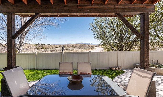 Eagle House | Views of the Foothills! Bring the WHOLE FAM + DOG(s)! Across the St to Mountain Bike Trails
