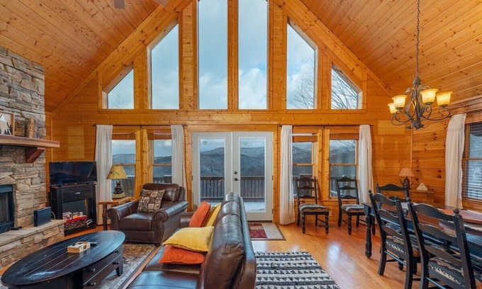 Wolf Laurel Cabin | Views on 2 Decks~Pool Table~Hot Tub~Near Asheville