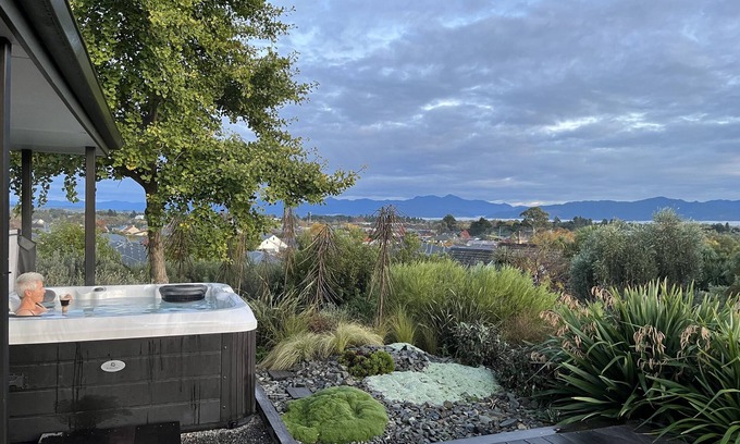 Blenheim House | Views over Blenheim - Blenheim Holiday Home