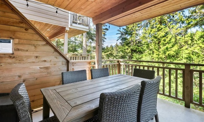 Ucluelet Cabin | Views! Peaceful Cabin on Spring Cove Seas and Trees Cabin