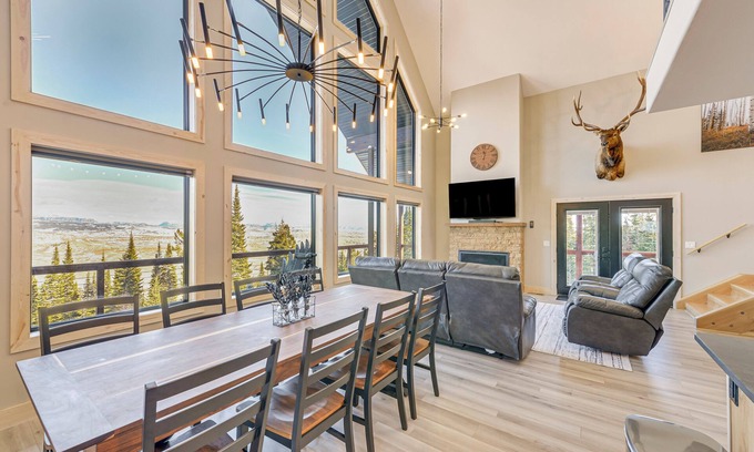 Dubois House | Views, Trails, Hot Tub & More: Luxe Wyoming Oasis