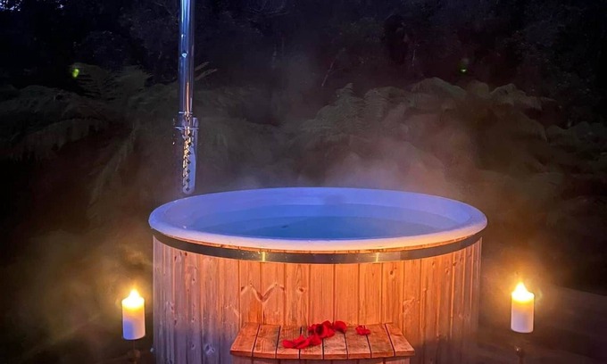 Kaiata Cabin | Viking Hut Thor Set Amid Rainforest w/Hot tub
