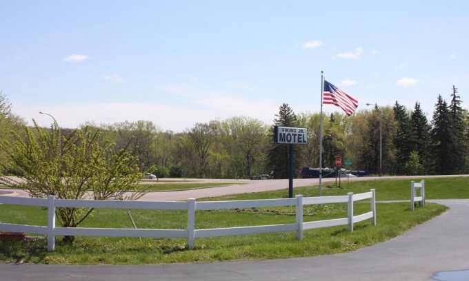 Saint Peter Hotel | Viking Jr. Motel