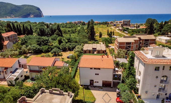 Kaluđerac Apartment | Viktorija - One-Bedroom Apartment with Balcony