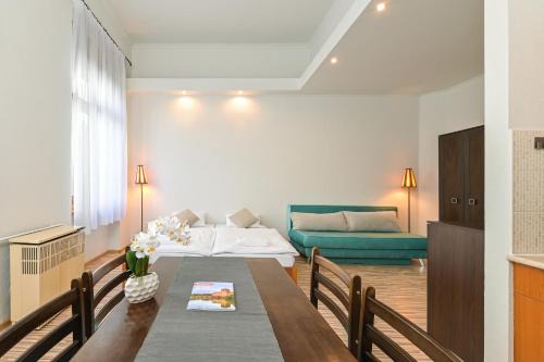 Gyula Apartment | Világóra Apartman