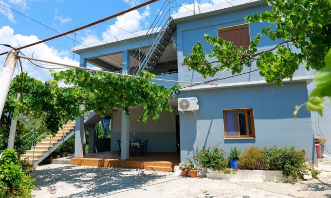 Qazim Pali House | Vila Juli